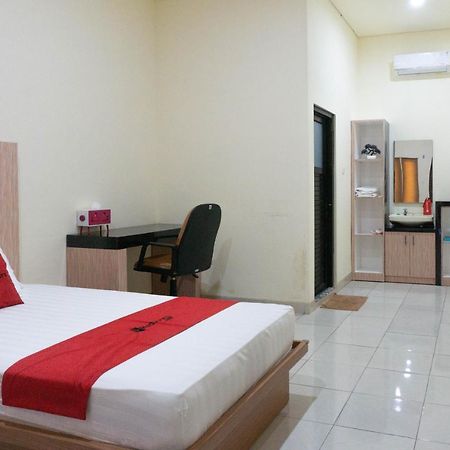 Hotel Reddoorz Syariah Near Sultan Muhammad Kaharuddin Airport Sumbawa Besar Exteriér fotografie