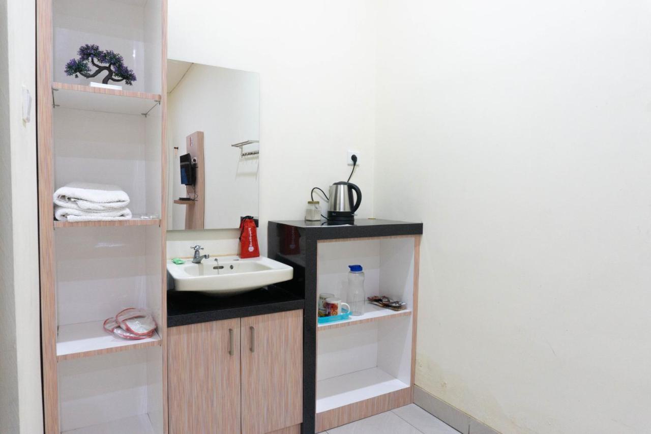 Hotel Reddoorz Syariah Near Sultan Muhammad Kaharuddin Airport Sumbawa Besar Exteriér fotografie