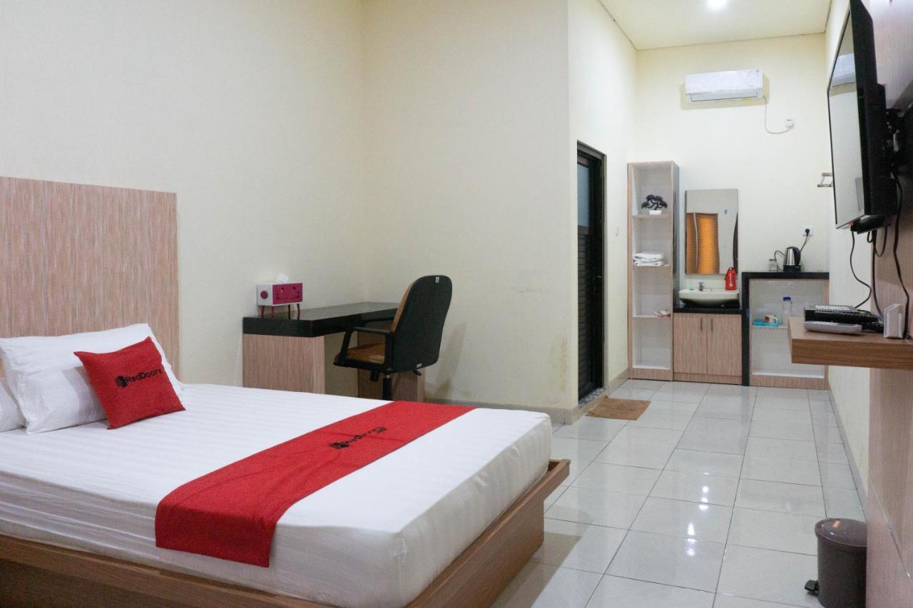 Hotel Reddoorz Syariah Near Sultan Muhammad Kaharuddin Airport Sumbawa Besar Exteriér fotografie