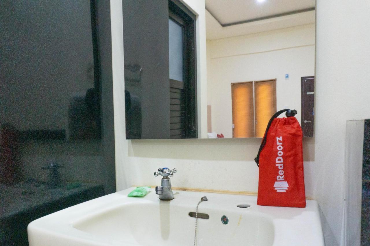 Hotel Reddoorz Syariah Near Sultan Muhammad Kaharuddin Airport Sumbawa Besar Exteriér fotografie
