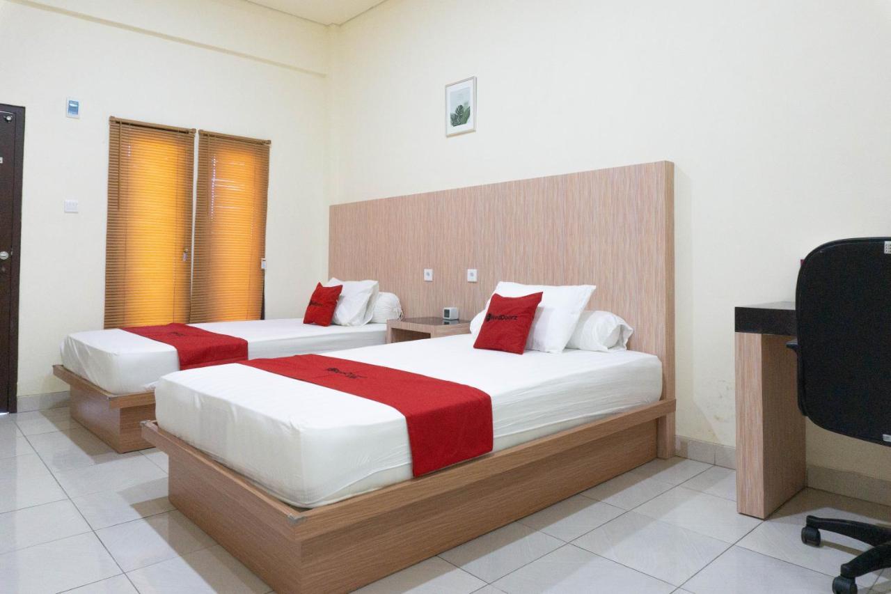 Hotel Reddoorz Syariah Near Sultan Muhammad Kaharuddin Airport Sumbawa Besar Exteriér fotografie