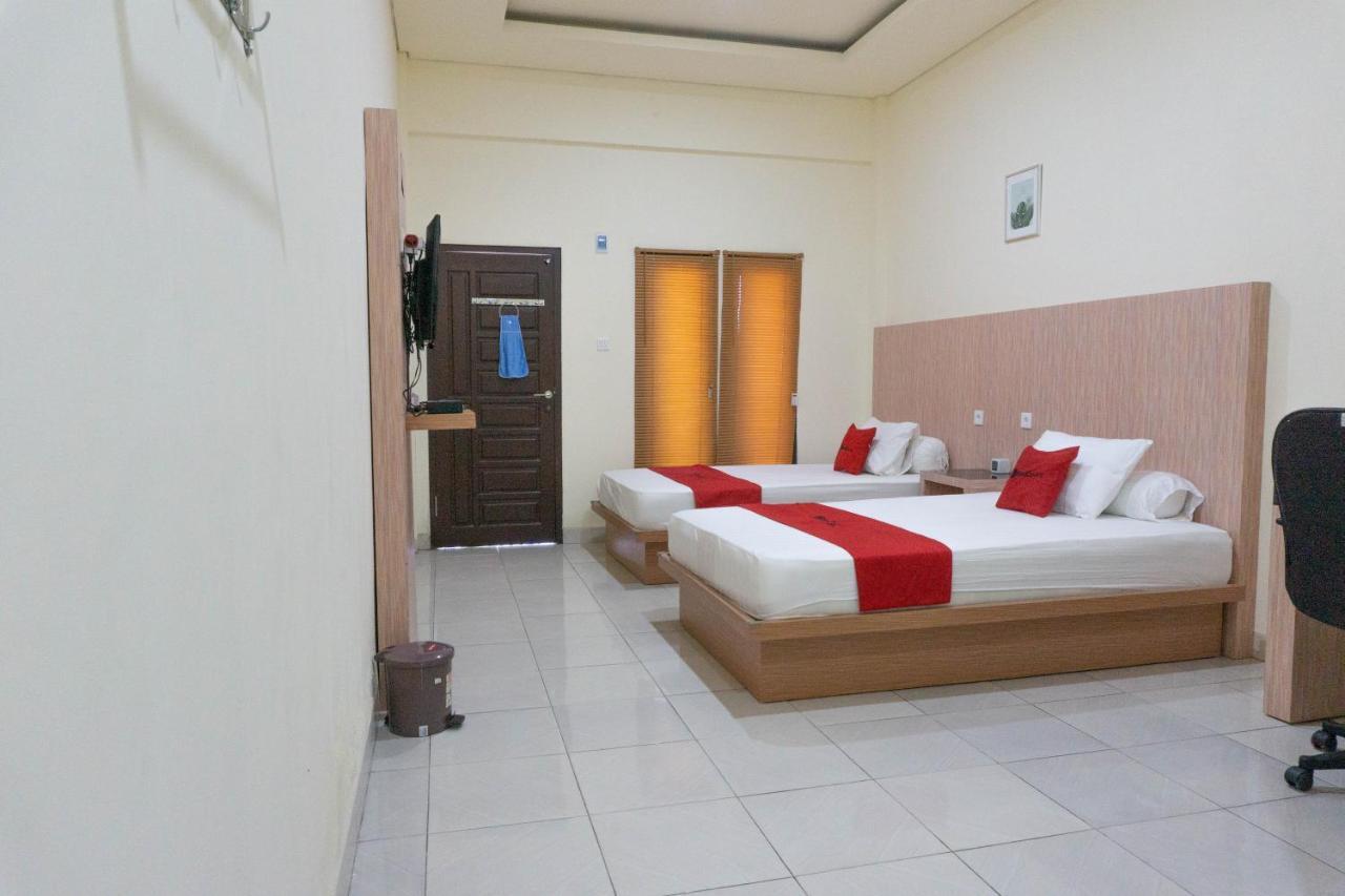 Hotel Reddoorz Syariah Near Sultan Muhammad Kaharuddin Airport Sumbawa Besar Exteriér fotografie