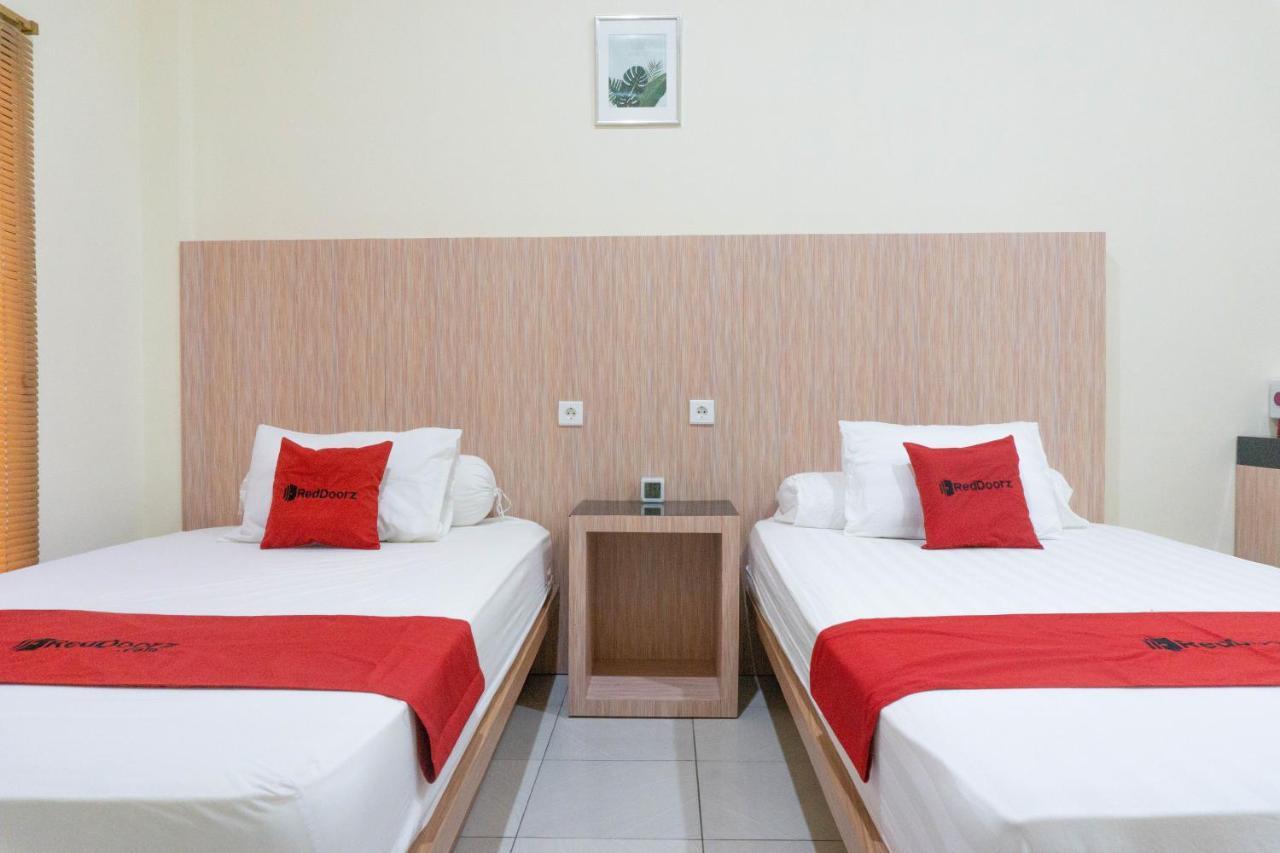 Hotel Reddoorz Syariah Near Sultan Muhammad Kaharuddin Airport Sumbawa Besar Exteriér fotografie